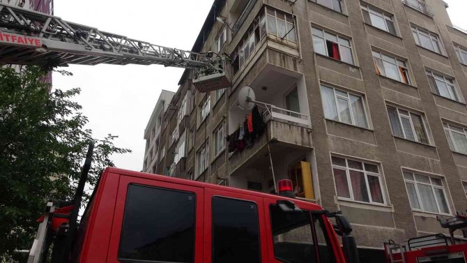 Balkondaki mangal keyfi ekipleri harekete geçirdi