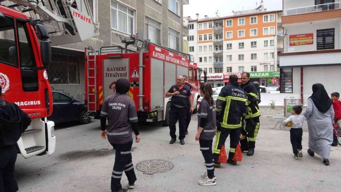 Balkondaki mangal keyfi ekipleri harekete geçirdi