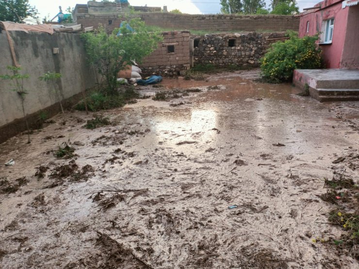 Doğubayazıt’ta sel sularına kapılan çocuk hayatını kaybetti