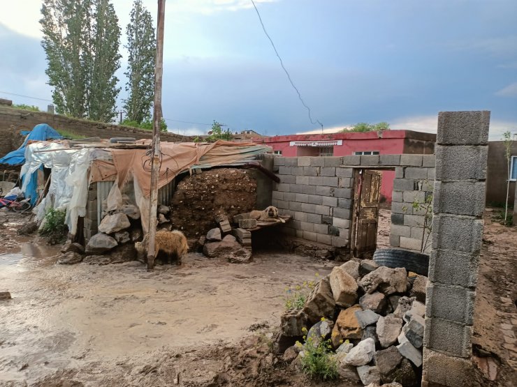 Doğubayazıt’ta sel sularına kapılan çocuk hayatını kaybetti