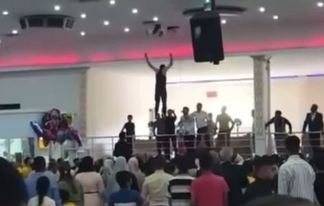 İşçi asma tavandan düğün salonuna düştü