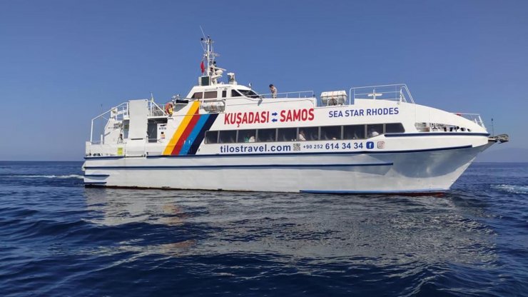 Kuşadası'ndan Sisam'a giden tekne su alınca yolcular panik yaşadı