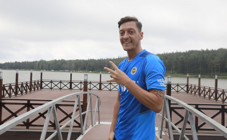 Mesut Özil: Fenerbahçe’den başka bir takımda kariyerimi noktalamayacağım