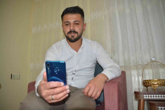 Online damat, düğününe görüntülü bağlantı ile katıldı