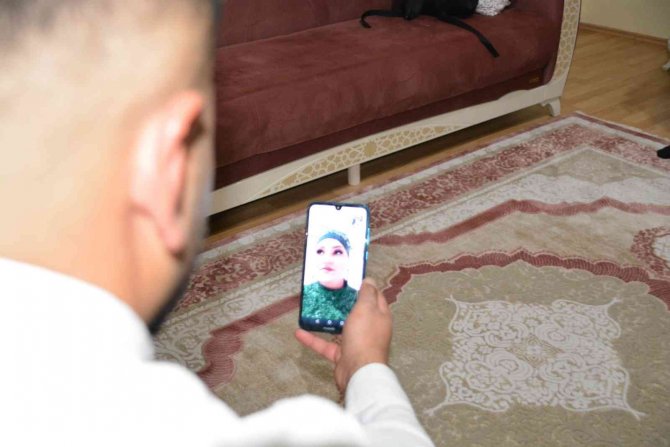 Online damat, düğününe görüntülü bağlantı ile katıldı