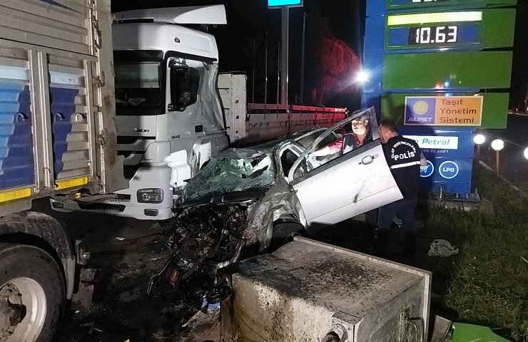 Otomobilin çarptığı üniversiteli 2 kız öğrenci yaşamını yitirdi