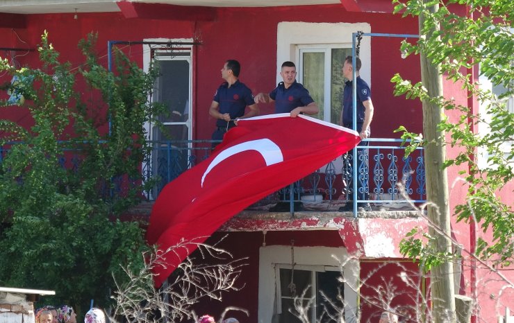 Şehit Uzman Çavuş Özcan, çocuklarına sürpriz için otomobil almış