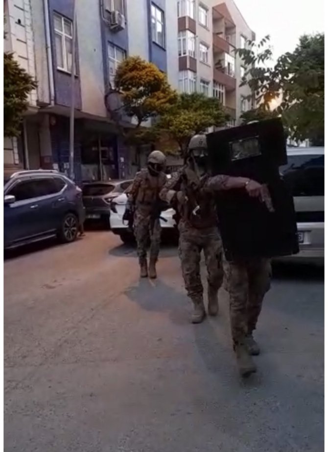 Uyuşturucu tacirlerine yönelik eş zamanlı operasyon