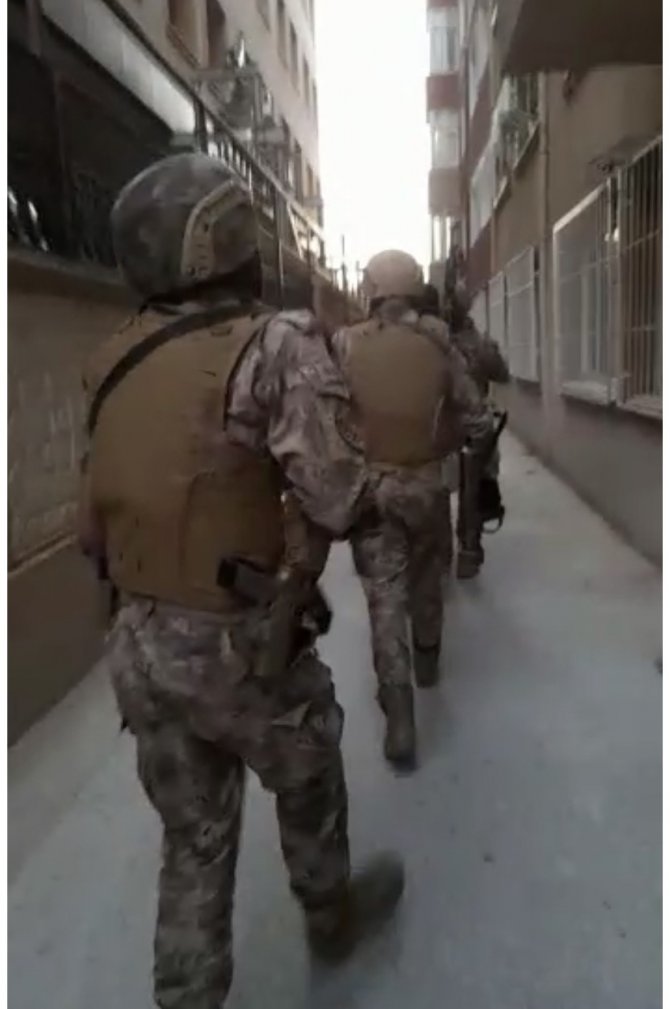 Uyuşturucu tacirlerine yönelik eş zamanlı operasyon