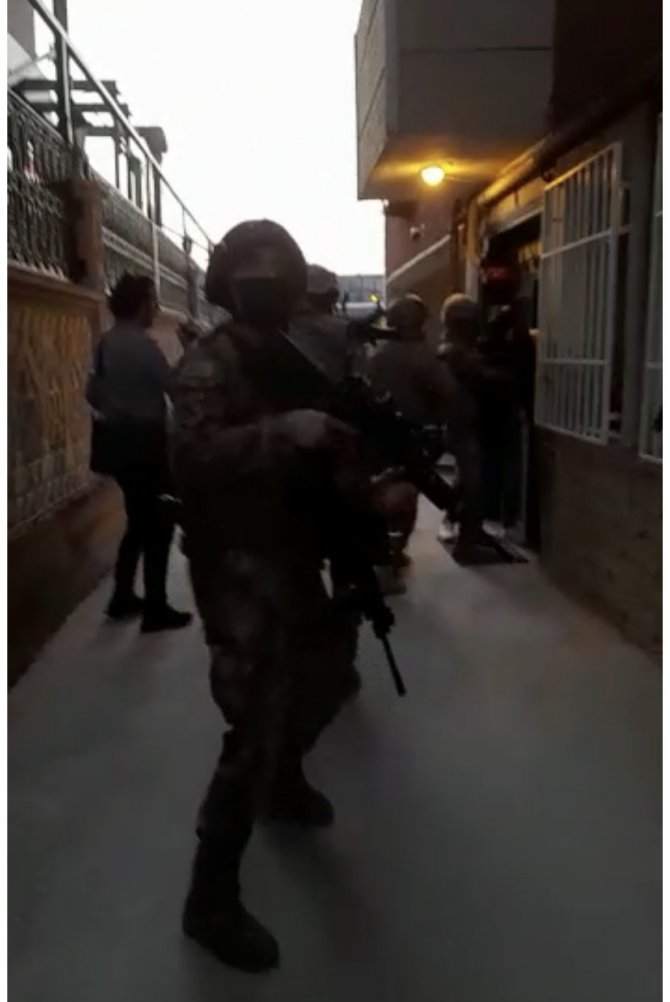 Uyuşturucu tacirlerine yönelik eş zamanlı operasyon