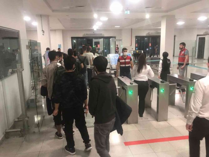 236 Afgan göçmen ülkelerine gönderildi