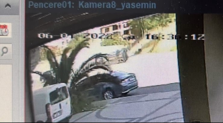 Devrilen araçtan böyle kaçtı