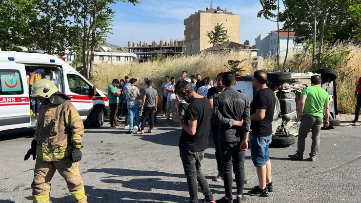 Devrilen araçtan böyle kaçtı