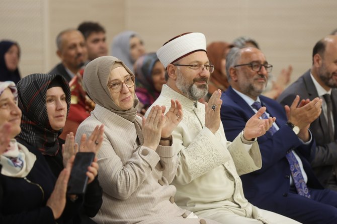 Erbaş, görme engelli hafızlık öğrencilerinin yıl sonu etkinliğine katıldı