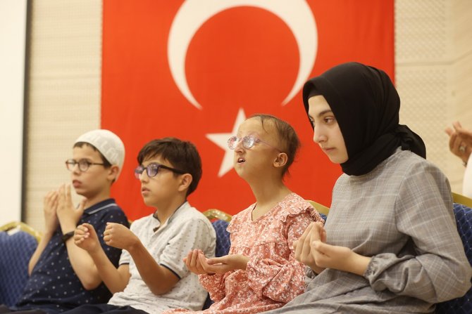 Erbaş, görme engelli hafızlık öğrencilerinin yıl sonu etkinliğine katıldı