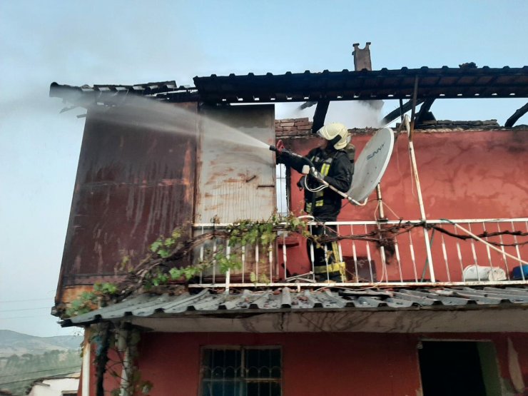 Evini ateşe veren koca öldü, eşi ve 2 çocuğu ağır yaralı