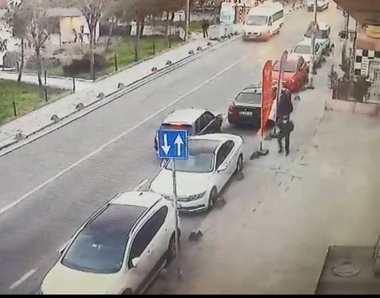 'Hayalet ekran' çalan hırsızlar kamerada