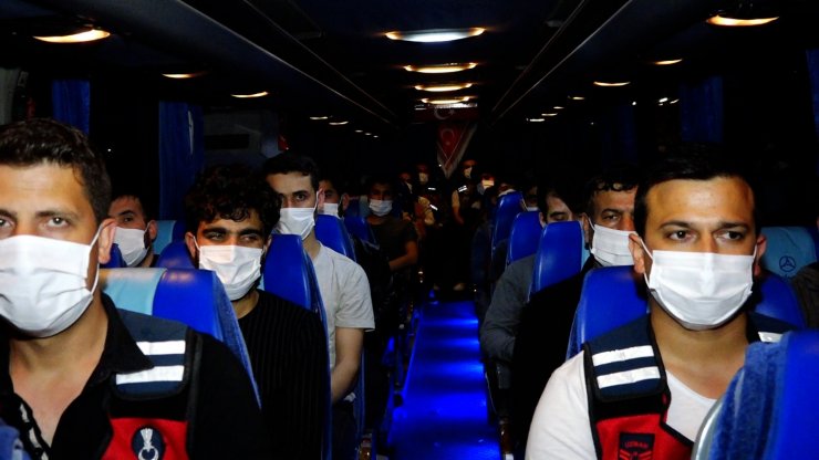 İstanbul'da yakalanan 6 bin 686 kaçak göçmen sınır dışı ediliyor