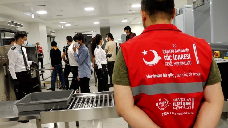 İstanbul'da yakalanan 6 bin 686 kaçak göçmen sınır dışı ediliyor