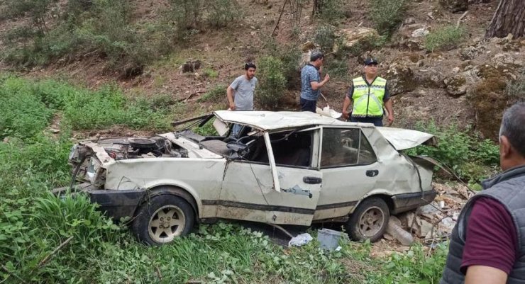 Kontrolden çıkan otomobil 50 metreden uçuruma yuvarlandı