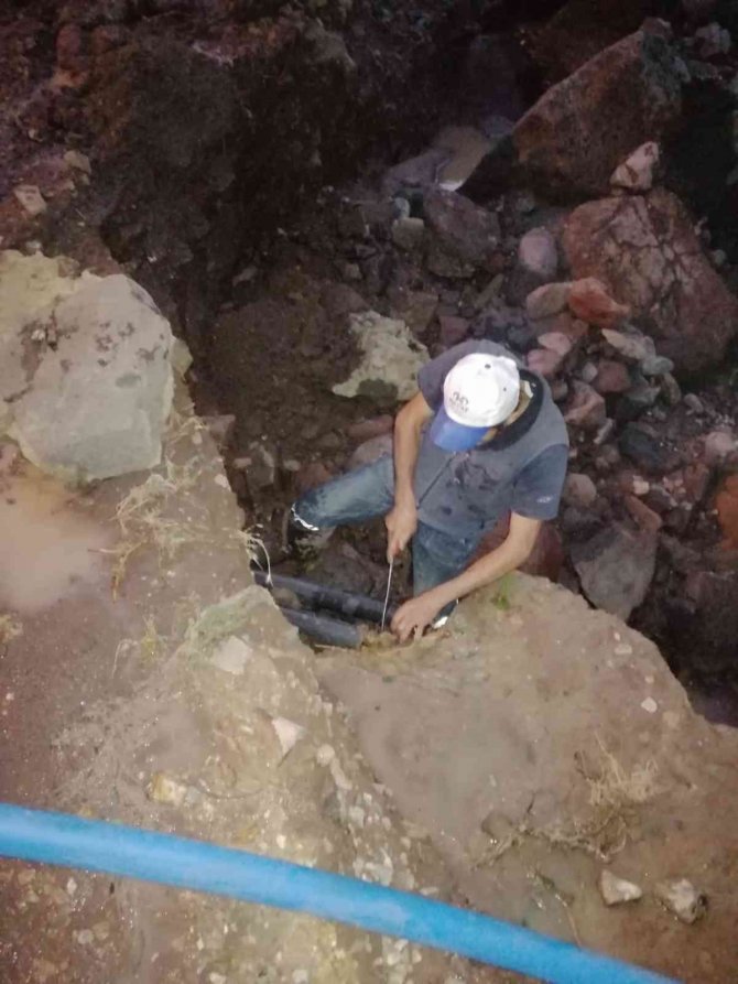 Manisa’da bir ilçeyi sel vurdu