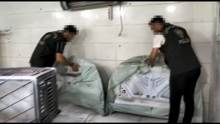 Otomobil kaputlarını çalıp sattı