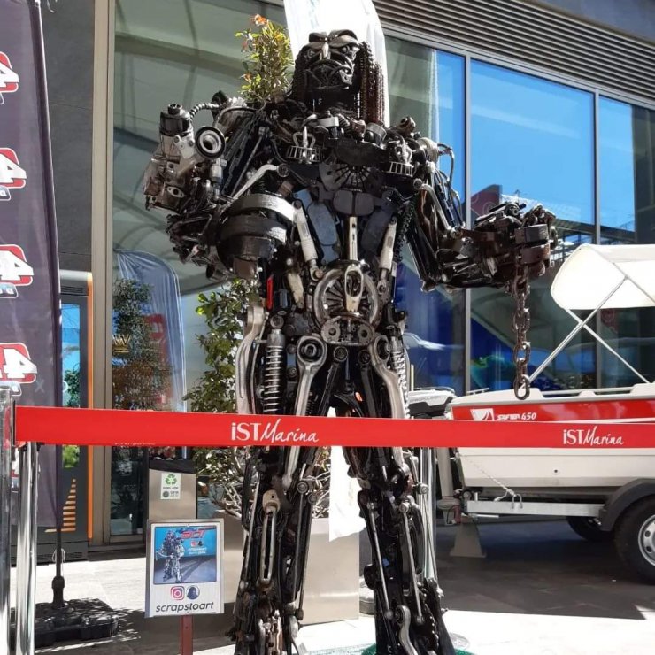 Otomobillerin hurda parçalarından heykellere yoğun ilgi