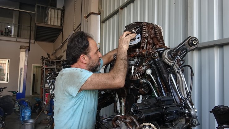 Otomobillerin hurda parçalarından heykellere yoğun ilgi