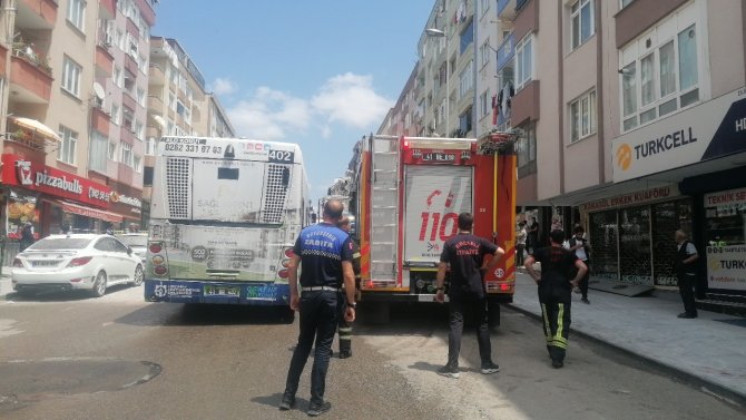 Seyir halindeki otobüste yangın çıktı