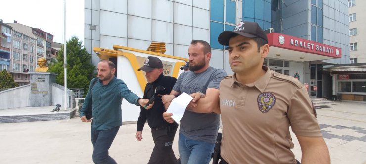 Sürücüye kızıp kepçe ile otomobili takla attıran operatör tutuklandı