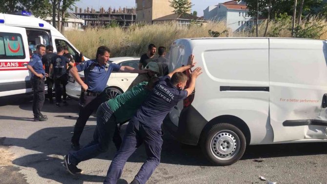 Test sürüşü otomobili ile  kaza yaptılar