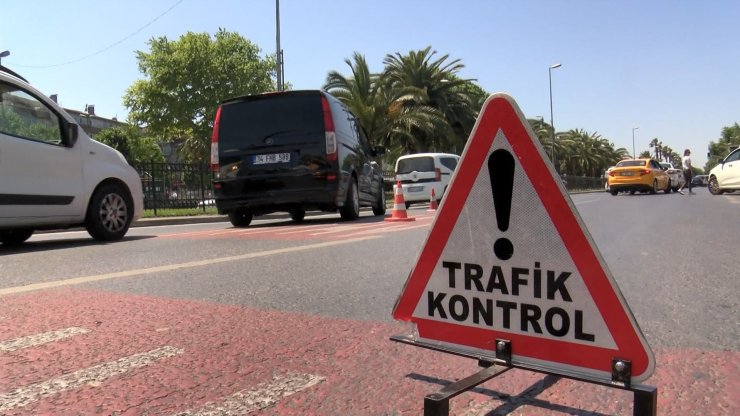 Trafik polisinden denetim: Korsan taksici 'hayır yapıyordum' dedi