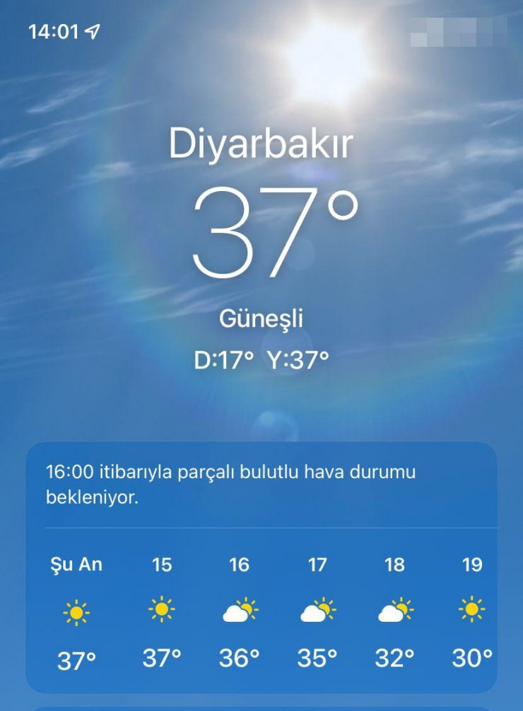 37 derece sıcakta çocuklar süs havuzunda serinledi