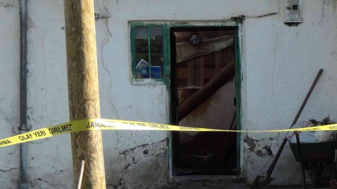 Anne ve 2 oğlu uykuya daldı! Kars'ta dehşet!