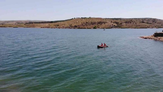 Baraj gölünde kaybolan genci arama çalışması sürüyor