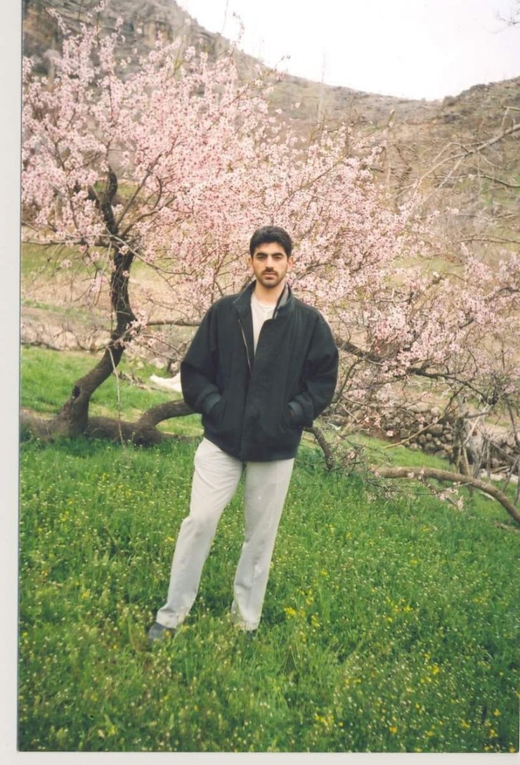 Boya yaparken elektrik akımına kapılıp çatıdan düştü