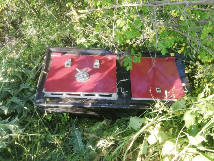 Çelik kasa hırsızlarını kırılan araç camı yakalattı