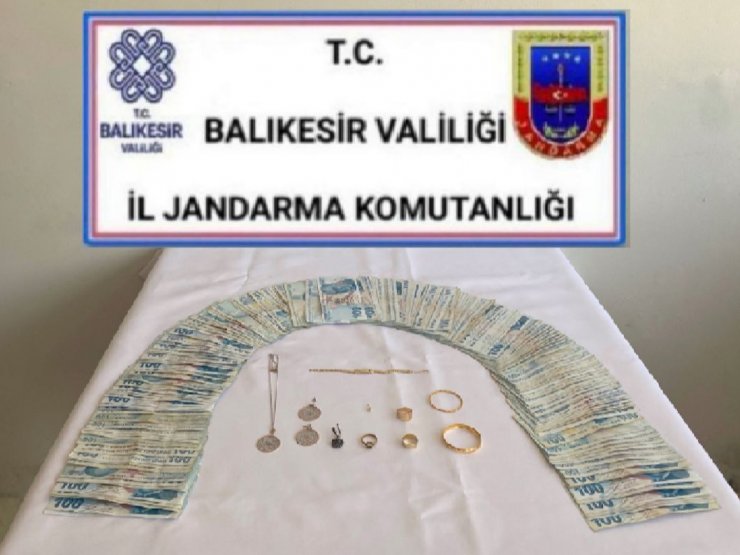 Çelik kasa hırsızlarını kırılan araç camı yakalattı