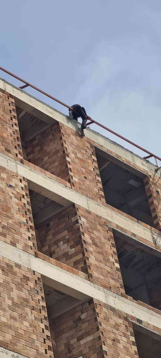 İntihar girişimini izlerken 5 araç kaza yaptı: 5 yaralı