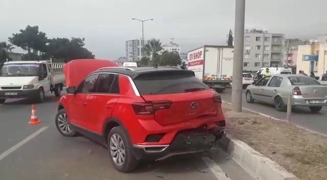 İntihar girişimini izleyen sürücüler zincirleme kazaya neden oldu: 4 yaralı