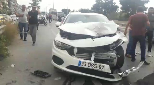 İntihar girişimini izleyen sürücüler zincirleme kazaya neden oldu: 4 yaralı