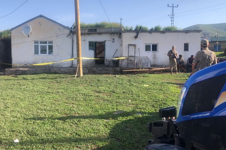 Tavanı çöken evde anne ve 2 oğlu hayatını kaybetti