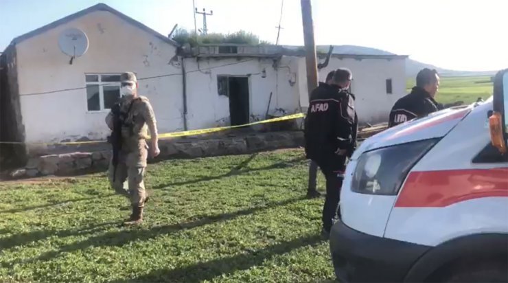 Tavanı çöken evde anne ve 2 oğlu hayatını kaybetti