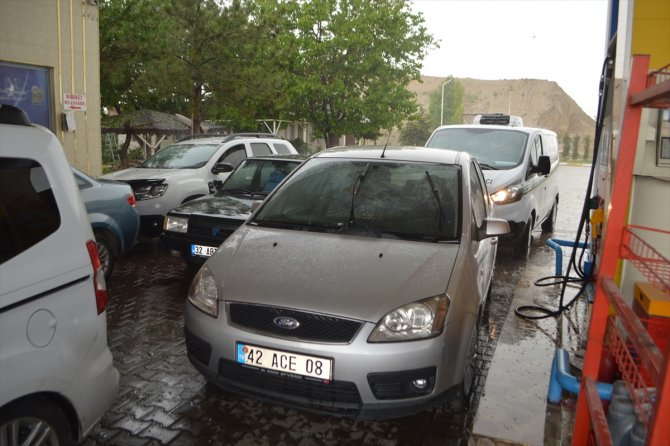 Afyonkarahisar'da sağanak ve dolu etkili oldu