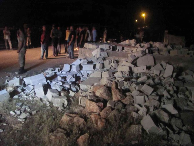 Çöken duvarın altında kalarak can veren 2 çocuk defnedildi