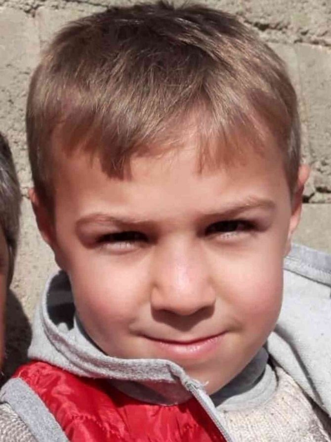 Çöken duvarın altında kalarak can veren 2 çocuk defnedildi