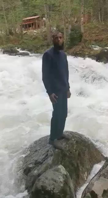 Dereye düşüp akıntıda kaybolduğu anlar kamerada