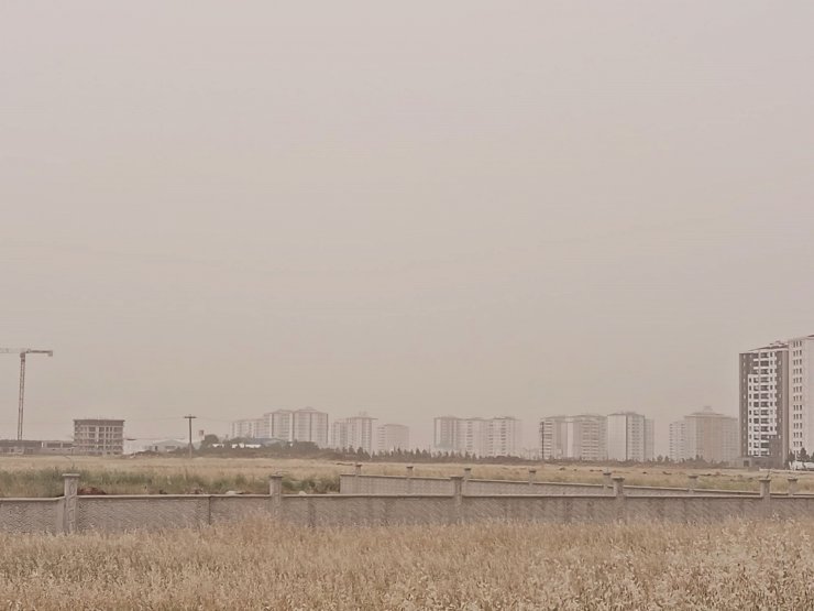 Diyarbakır ve Mardin'de toz taşınımı