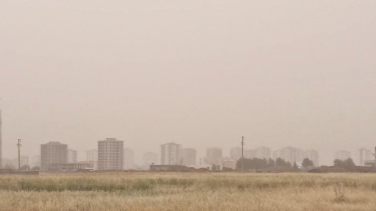 Diyarbakır ve Mardin'de toz taşınımı