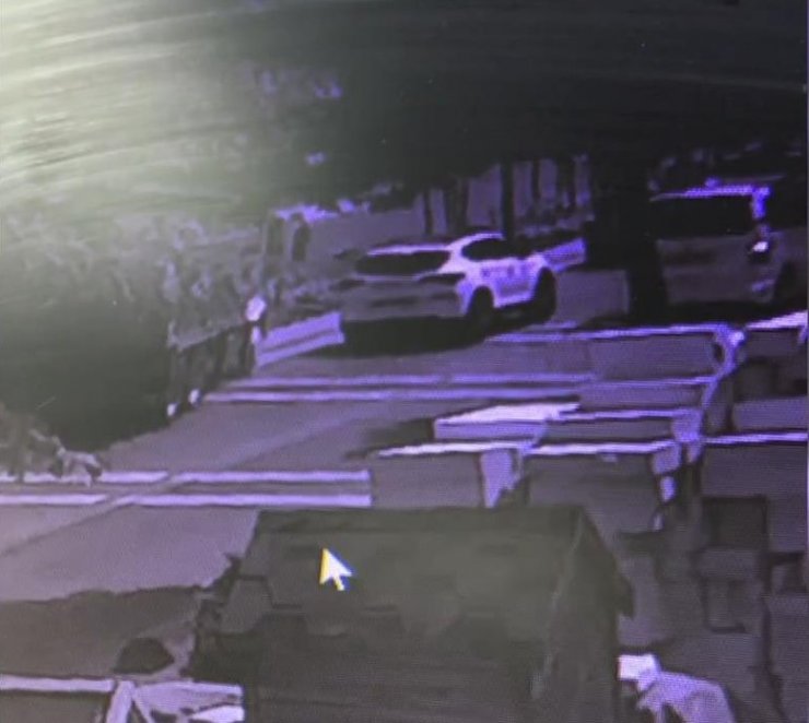 Hafriyat kamyonu dereye böyle düştü